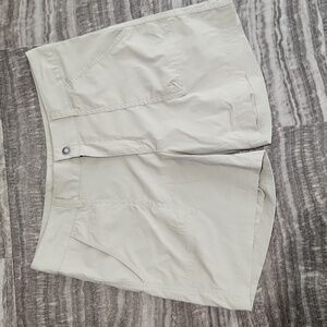Columbia khaki nylon hiking shorts 6" inseam size 10